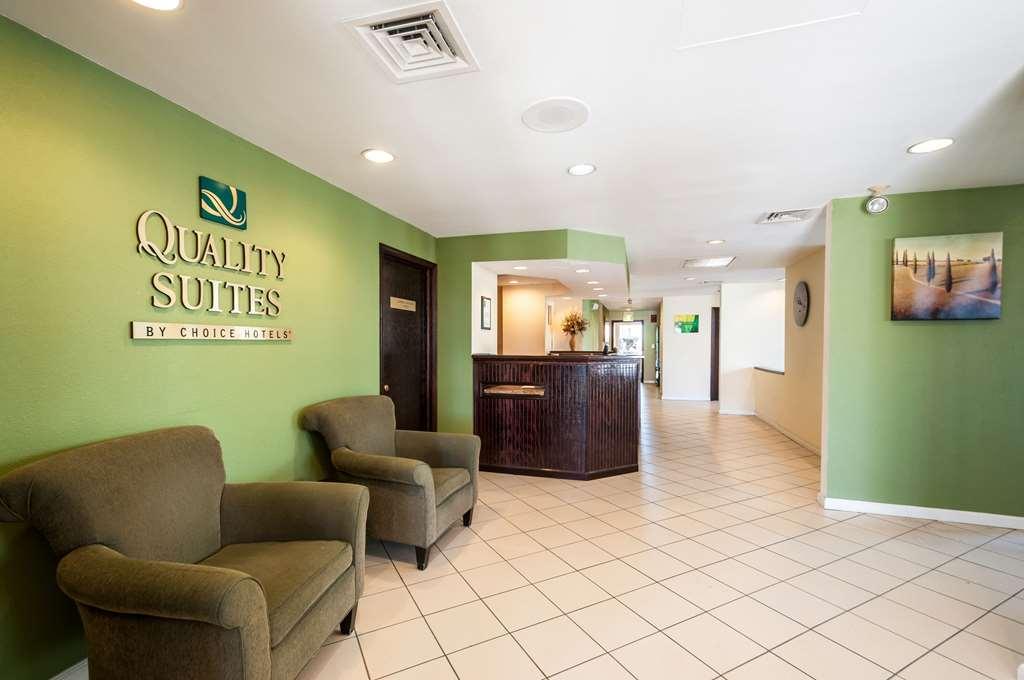 Quality Suites ハントバレー インテリア 写真