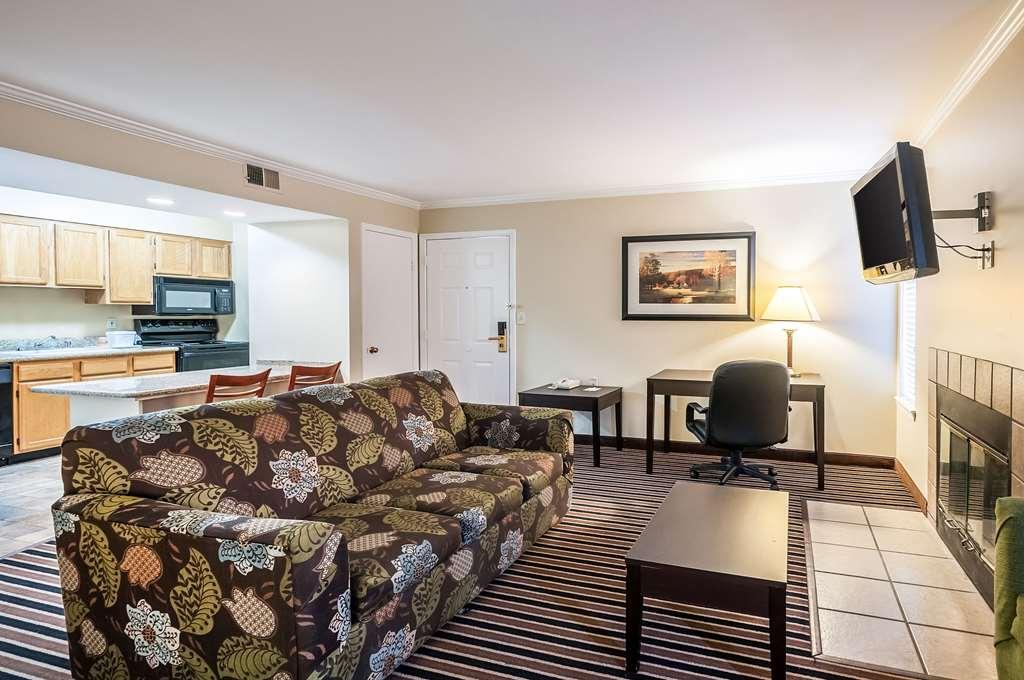 Quality Suites ハントバレー 部屋 写真