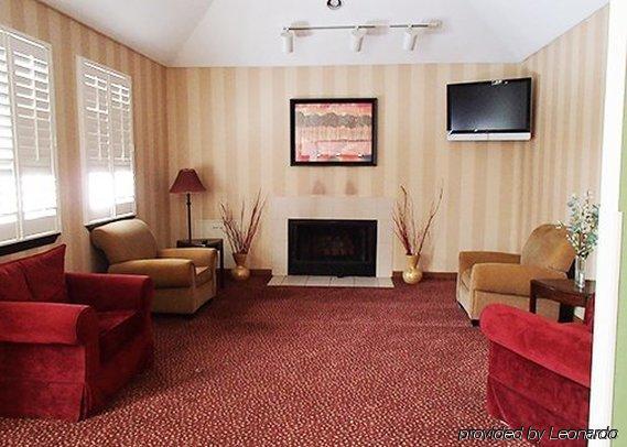 Quality Suites ハントバレー エクステリア 写真