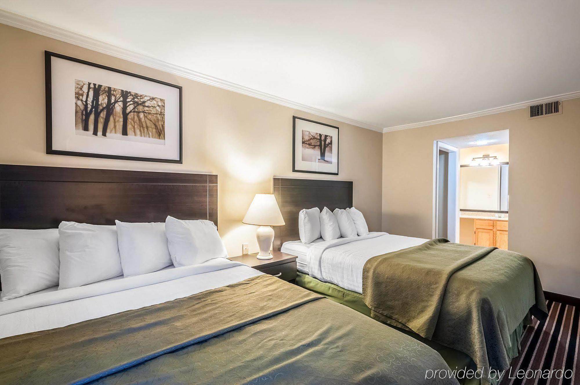 Quality Suites ハントバレー エクステリア 写真